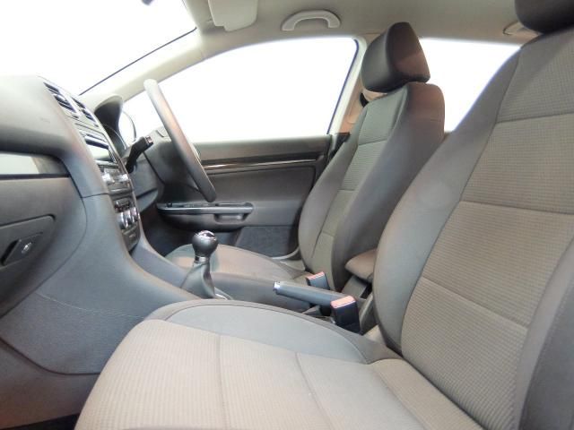 2011 VOLKSWAGEN GOLF 1.6 SE TDI 5d image 4