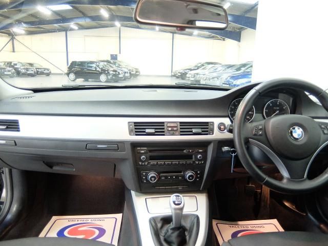 2011 BMW 3 SERIES 2.0 320D 4d image 4