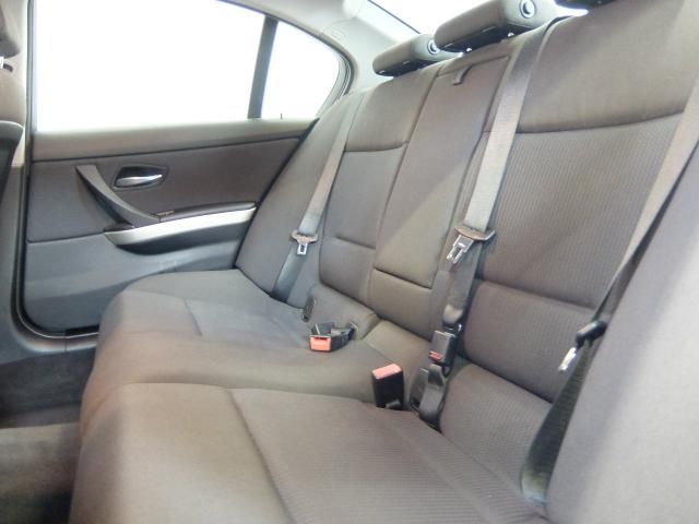 2011 BMW 3 SERIES 2.0 320D 4d image 5