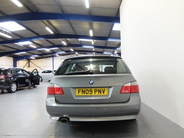 2009 BMW 5 SERIES 2.0 520D SE 5d image 3