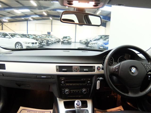 2011 BMW 3 SERIES 2.0 320D 4d image 4