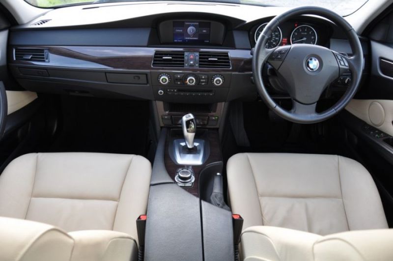 2009 BMW 5 SERIES 3.0 525i SE 4dr image 4