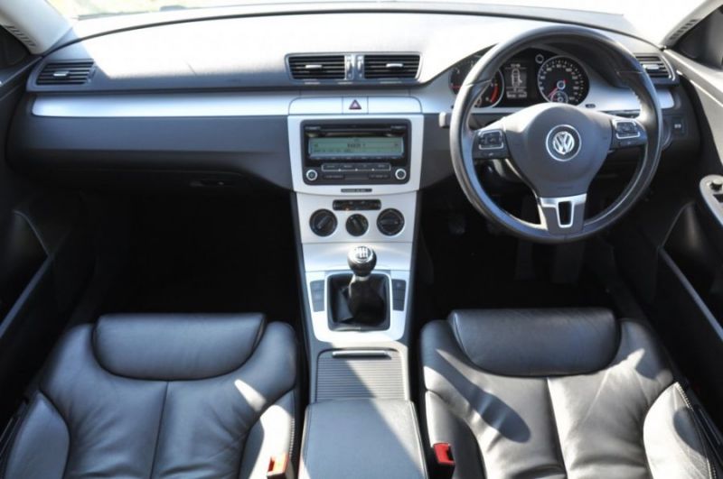 2009 Volkswagen Passat 2.0 TDI 4dr image 4