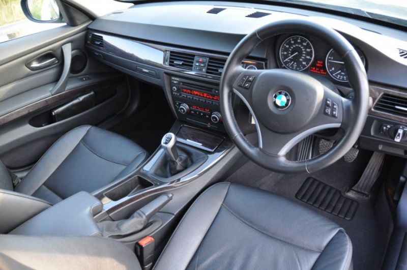 2010 BMW 3 SERIES 2.0TD 318d 5dr image 5