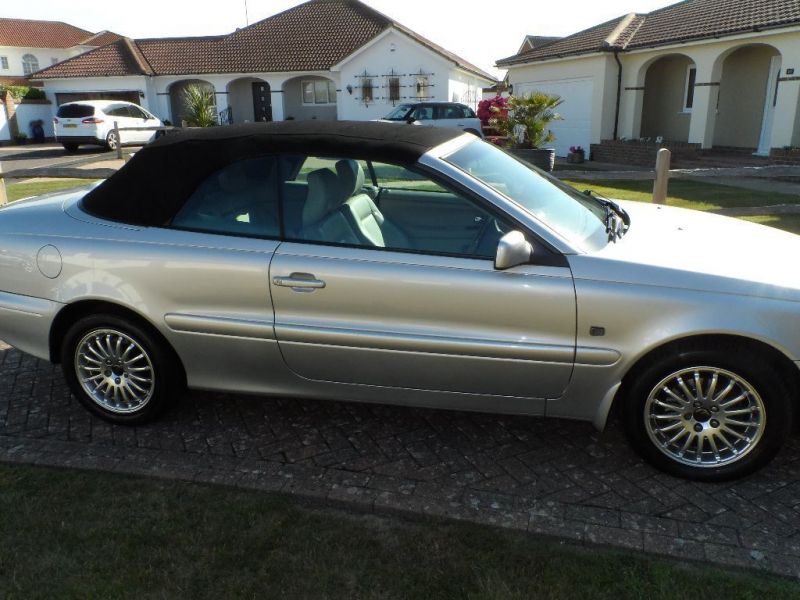 2003 Volvo C70 T Convertible in Superb Condition image 5