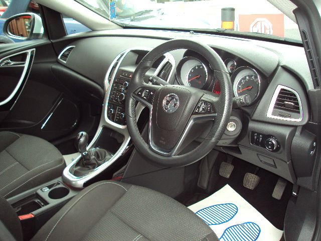 2012 VAUXHALL Astra 1.6SRi 5dr image 4