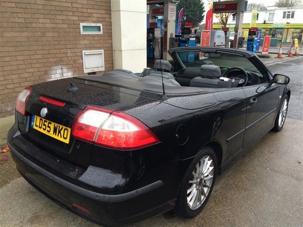 2005 Saab 9-3 2.0 Vector image 2