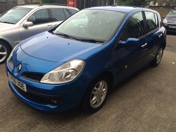 2006 Renault Clio 1.4 16v Privilege image 1