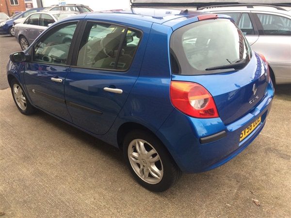 2006 Renault Clio 1.4 16v Privilege image 3