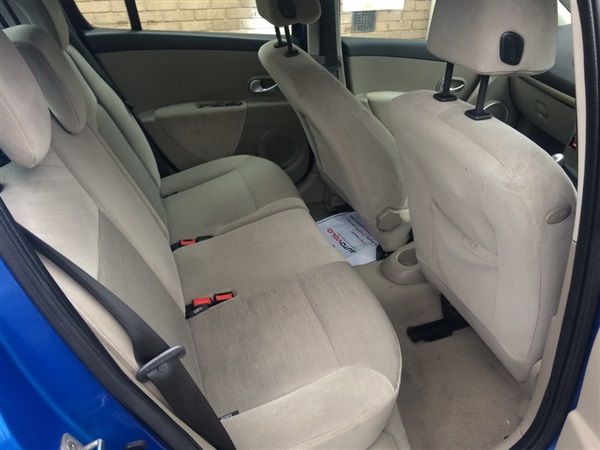 2006 Renault Clio 1.4 16v Privilege image 5