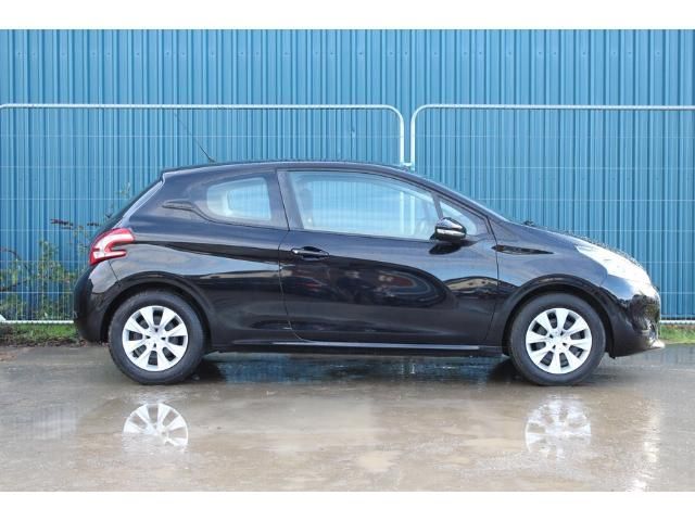 2012 Peugeot 208 1.2 VTi 82 Access+ image 3