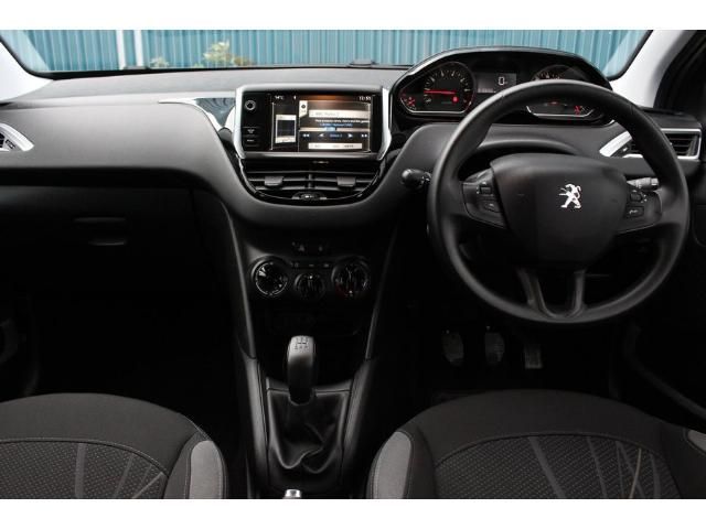 2014 Peugeot 208 1.2 VTi image 4