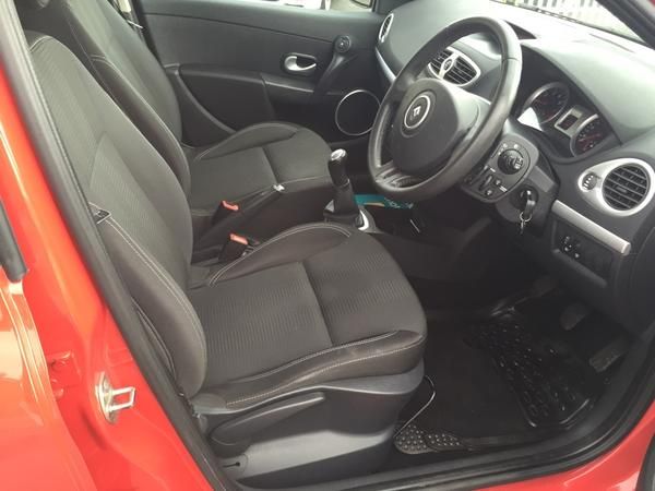 2010 Renault Clio 1.2 T 16v 5dr image 4