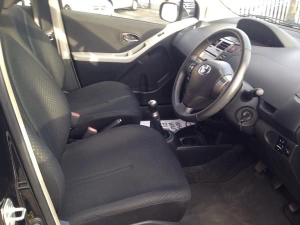 2010 Toyota Yaris 1.0 TR 5dr image 4