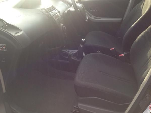 2010 Toyota Yaris 1.0 TR 5dr image 5