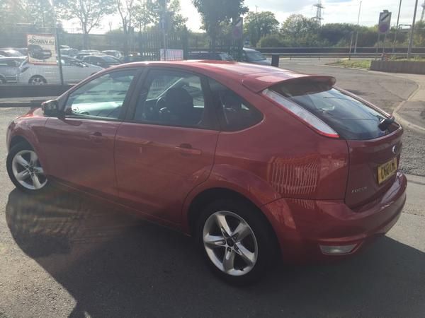2010 Ford Focus 1.8 TDCi Zetec 5dr image 2