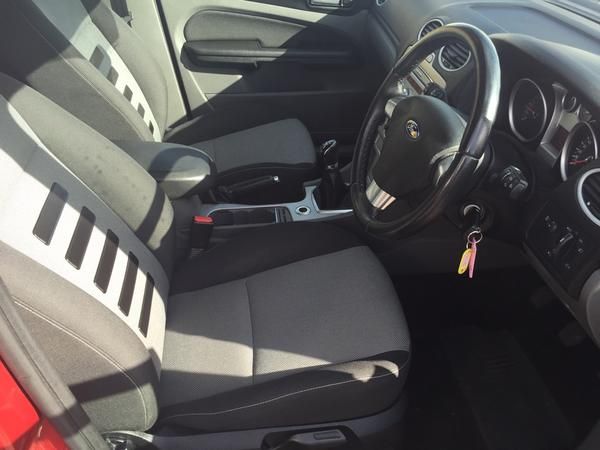 2010 Ford Focus 1.8 TDCi Zetec 5dr image 4