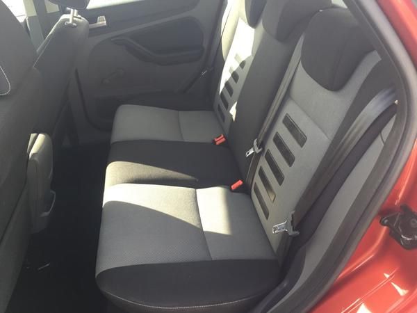 2010 Ford Focus 1.8 TDCi Zetec 5dr image 5