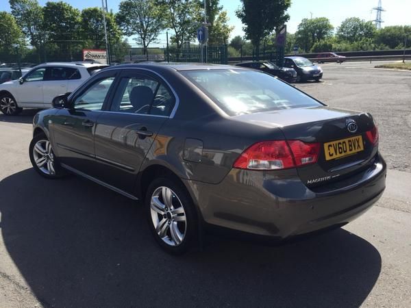 2010 Kia Magentis 2.0 CRDi TR 4dr image 2