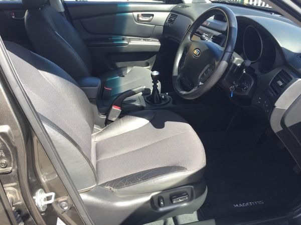 2010 Kia Magentis 2.0 CRDi TR 4dr image 4