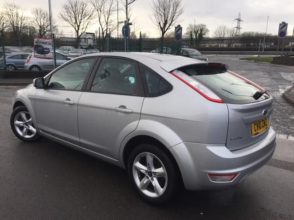 2010 Ford Focus 2.0 TDCi Zetec 5dr image 2