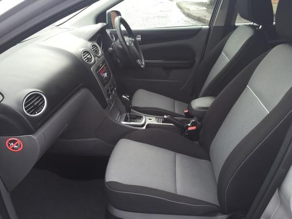 2010 Ford Focus 2.0 TDCi Zetec 5dr image 5