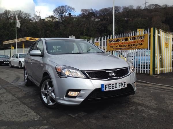 2010 Kia Ceed 1.6CRDi 3 5dr image 1