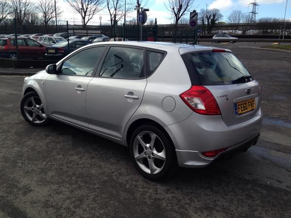 2010 Kia Ceed 1.6CRDi 3 5dr image 2