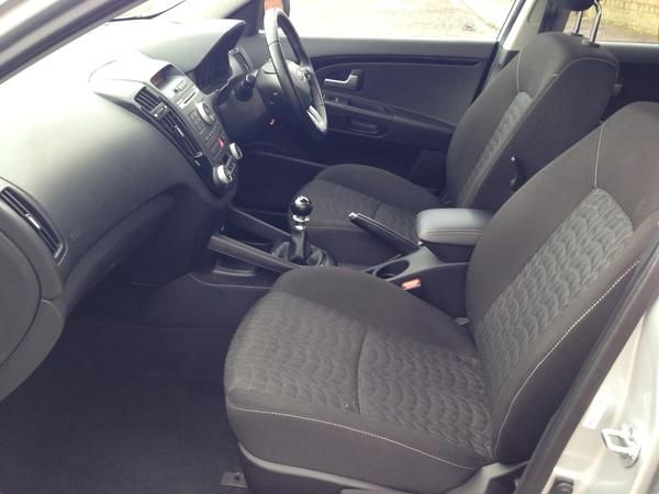 2010 Kia Ceed 1.6CRDi 3 5dr image 5