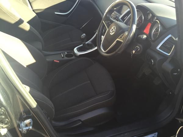 2011 Vauxhall Astra 2.0 CDTi 16v SRi 5dr image 4