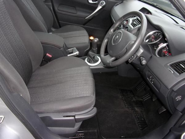 2006 Renault Megane 1.4 16v 5dr image 4