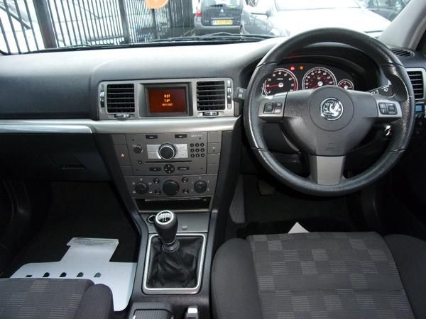 2008 Vauxhall Vectra 1.8 i VVT SRi 5dr image 4