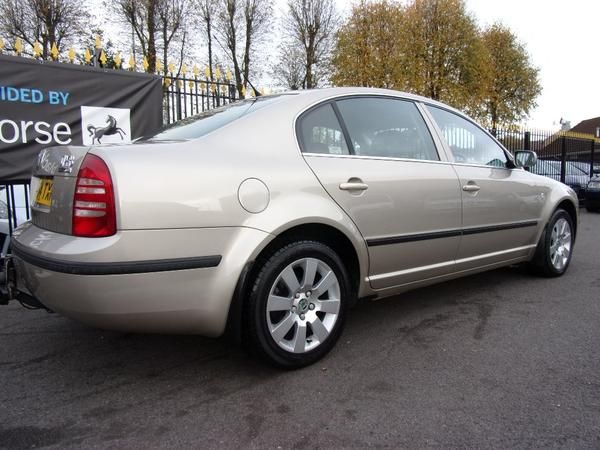 2004 Skoda Superb 1.9 TDI 4dr image 3