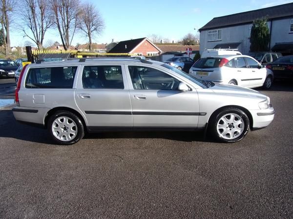 2001 Volvo V70 2.4 SE 5dr image 3