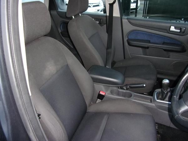 2006 Ford Focus 1.8 TDCi Zetec 5dr image 4