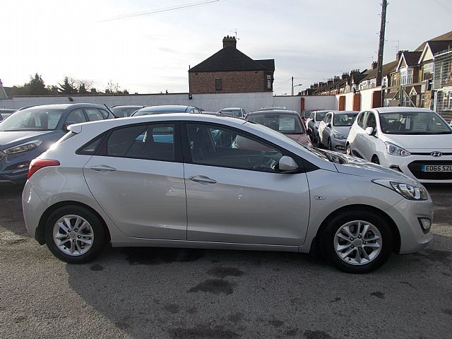 2013 HYUNDAI I30 1.6 Active 5dr image 2
