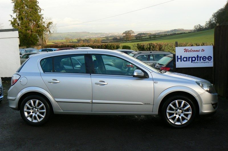 2005 VAUXHALL ASTRA Elite image 2