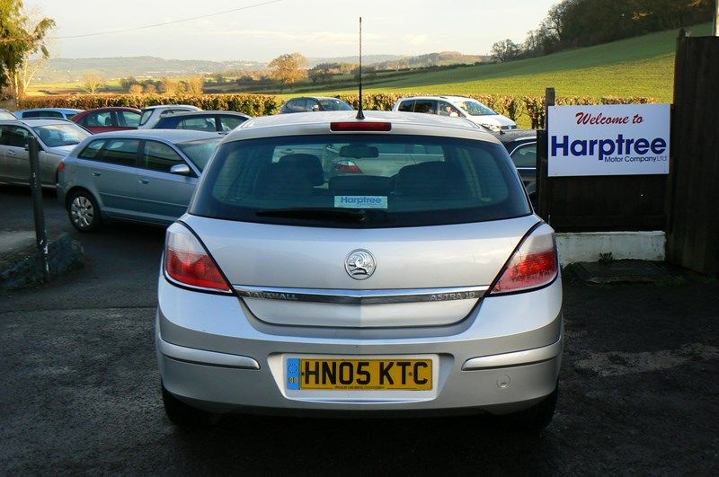 2005 VAUXHALL ASTRA Elite image 3