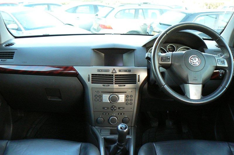 2005 VAUXHALL ASTRA Elite image 4