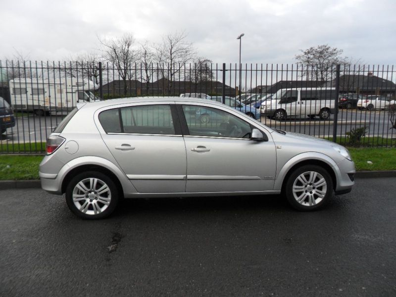 2007 Vauxhall Astra 1.6 16v Elite 5dr image 2