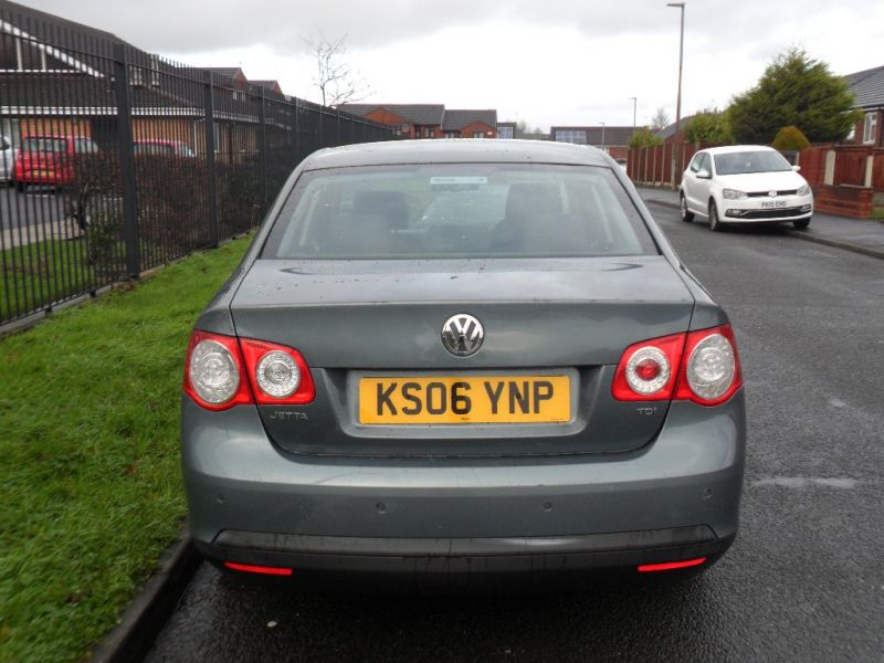 2006 Volkswagen Jetta 1.9 TDI S 4dr image 3