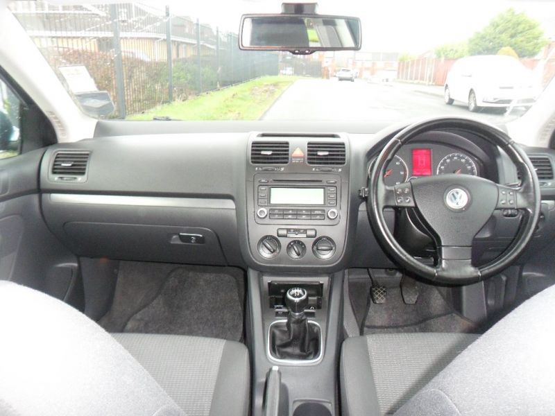 2006 Volkswagen Jetta 1.9 TDI S 4dr image 4