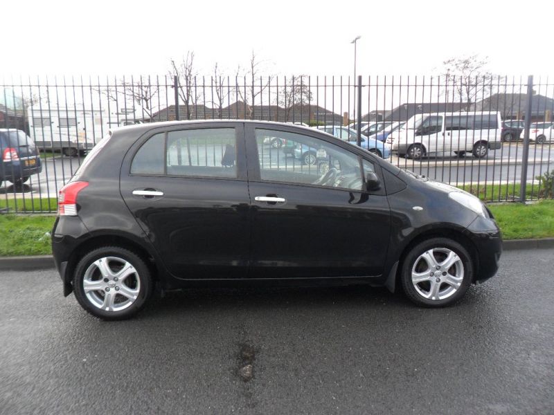 2010 Toyota Yaris 1.33 VVT-i TR 5dr image 2
