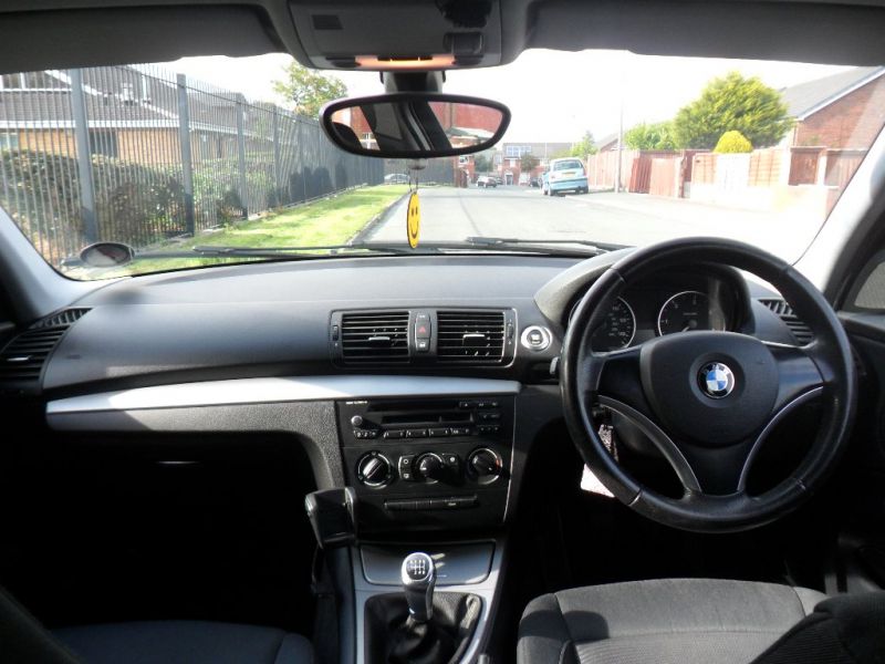 2007 BMW 1 SERIES 2.0 118d ES 5dr image 4
