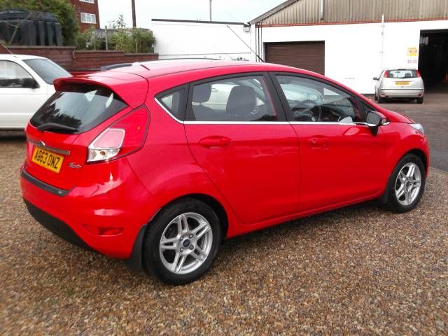 2013 Ford Fiesta 1.25 ZETEC 5DR image 2