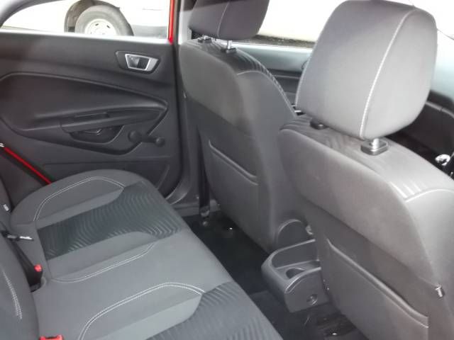 2013 Ford Fiesta 1.25 ZETEC 5DR image 5