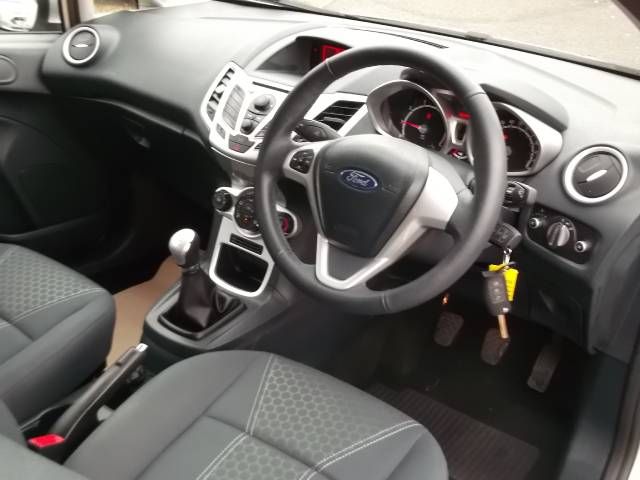 2012 Ford Fiesta 1.25 ZETEC 3DR image 4