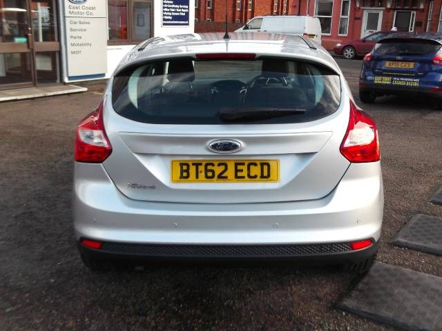 2012 Ford Focus 1.6 ZETEC 5DR image 2