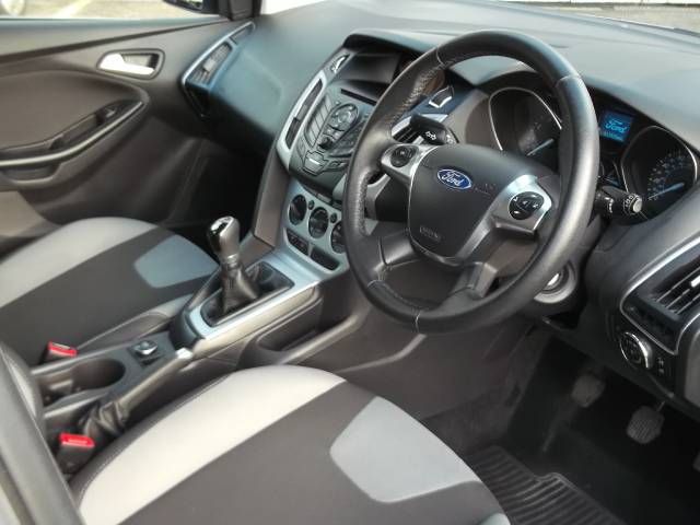 2012 Ford Focus 1.6 ZETEC 5DR image 4