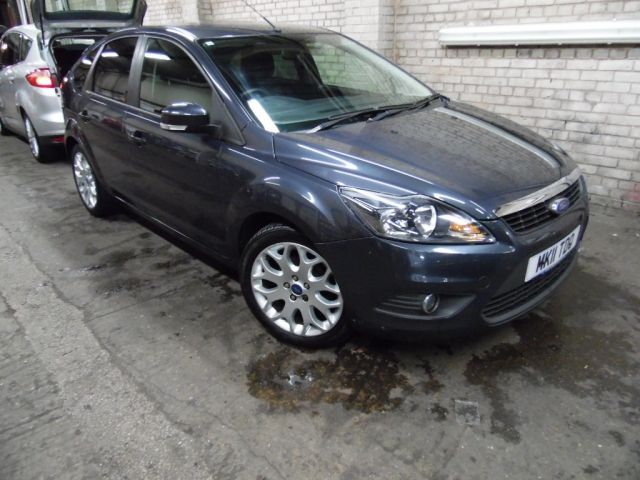 2011 FORD FOCUS 1.6 Zetec 5dr image 1